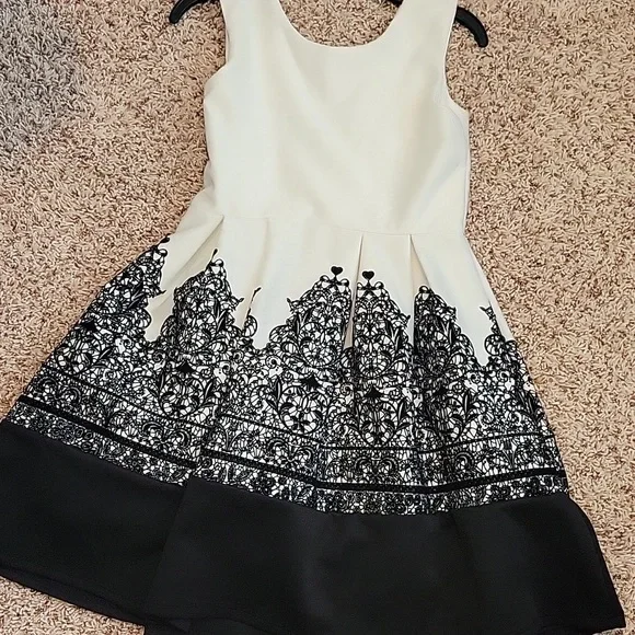 Black and white formal dress - Picture 6 of 13